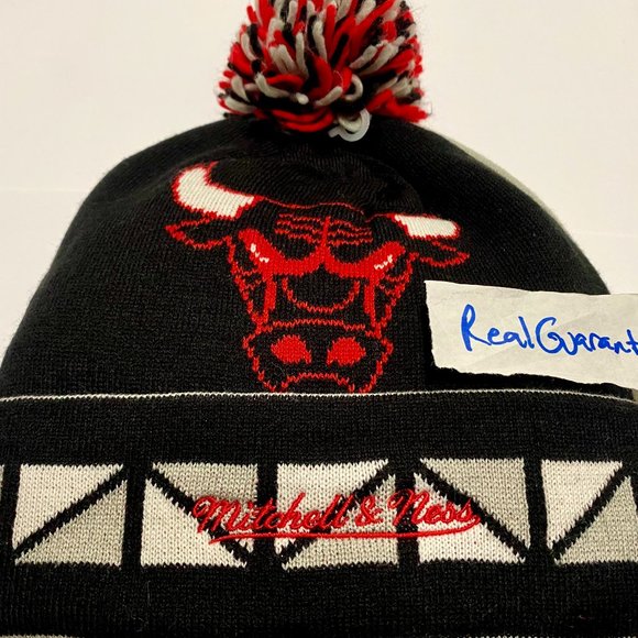 New 100% Mitchell & Ness RARE Chicago Bulls 2 Face Knit Hat Winter NBA Beanie - Picture 1 of 4